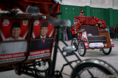 220 tukang becak ikut pelatihan mengemudi becak listrik bantuan Presiden Prabowo Subianto