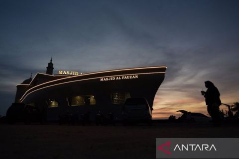 Masjid berbentuk kapal pesiar dibuka untuk umum di Padang Pariaman