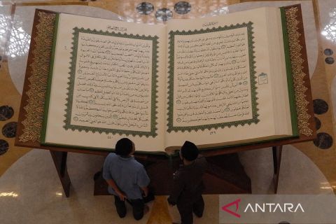 Masjid Raya Sheikh Zayed Solo pamerkan mushaf Al Quran 3x2 meter