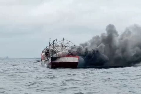 Kapal terbakar di Selat Sunda, 28 dari 31 penumpang selamat