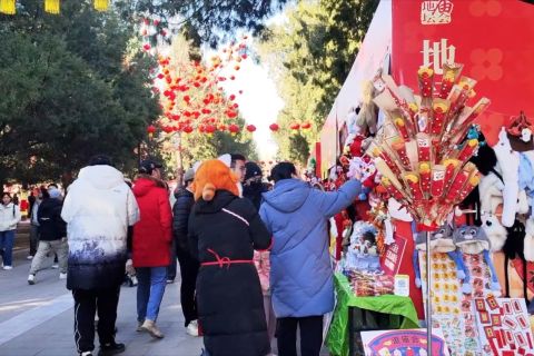 Antara hening kota dan riuh festival Imlek di Beijing