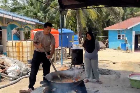 Brimob Polda Sumut dirikan dapur umum Ramadhan di Aek Ngadol Tapsel