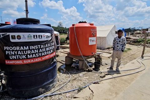 Infrastruktur air rusak, PDAM Aceh Tamiang salurkan air lewat tangki