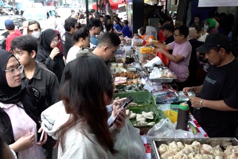 Kawasan Benhil masih jadi pilihan warga Jakarta berburu takjil