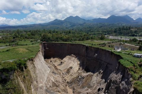 Longsoran tanah Aceh Tengah meluas, jalur lintas kabupaten dialihkan