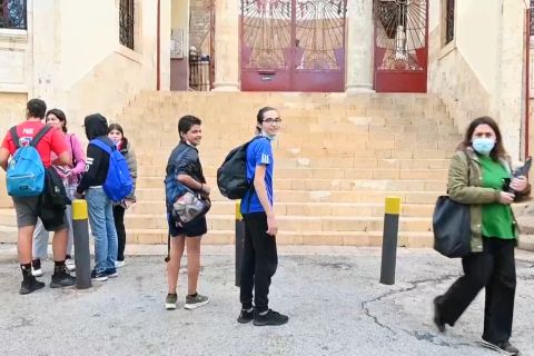 Mahasiswa Lebanon putus kuliah akibat krisis ekonomi berkepanjangan