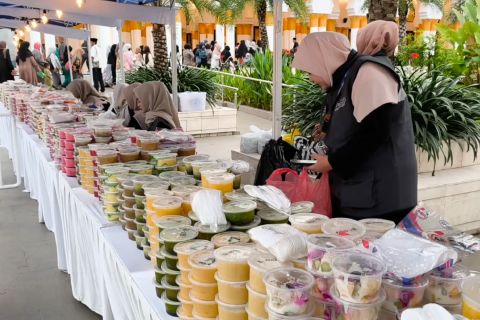 Masjid Raya Sheikh Zayed Solo sediakan 14 ribu porsi buka puasa gratis