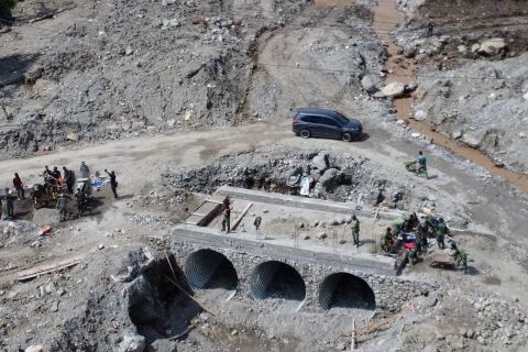 Progres pembangunan jembatan aramco di Tanah Datar sudah 55 persen