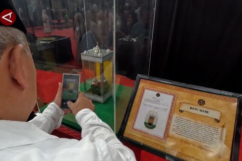 Benda peninggalan Rasulullah dipamerkan di Stadion Pakansari, Bogor