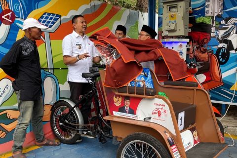 PLN UP3 Malang resmikan SPLU untuk dukung operasional becak listrik