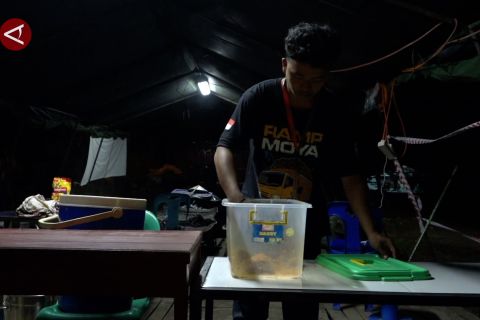 Semangat Ramadhan dalam sepiring nasi sahur di pengungsian Batu Hula