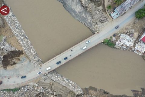 Sempat terputus akibat bencana, akses jembatan Meureudu dapat dilalui