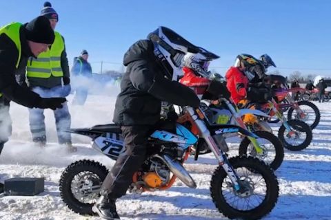 Latvia gelar Motocross musim dingin di tengah cuaca ekstrem