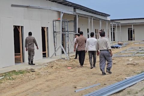 Pekerja pembangunan 55 unit huntara di Blang Naleung siap lembur