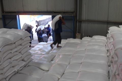 Beras tersisa 2042 ton, Bulog Aceh pastikan penyaluran tidak berhenti