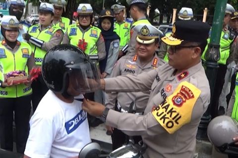 Polda Sultra edukasi keselamatan lalu lintas ke para pengendara