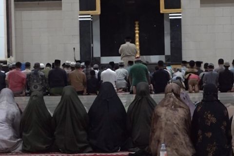 Ratusan santri di Aceh Tamiang jalani tarawih perdana