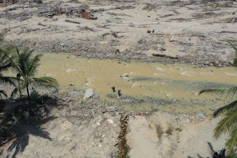 Warga Desa Sibio-Bio bertahan di tengah akses yang terputus total