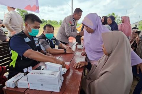 Mahasiswa kepolisian gelar pengobatan ISPA di huntara Lhokseumawe