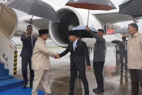 Tiba di Tanah Air, Presiden langsung gelar ratas tertutup Jumat petang