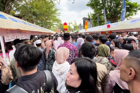 Warga Banjarmasin antusias berburu takjil di pasar Wadai Ramadhan
