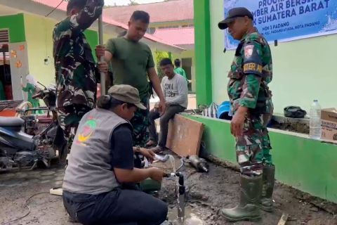 TNI AU bangun sumur bor untuk sekolah terdampak bencana di Padang