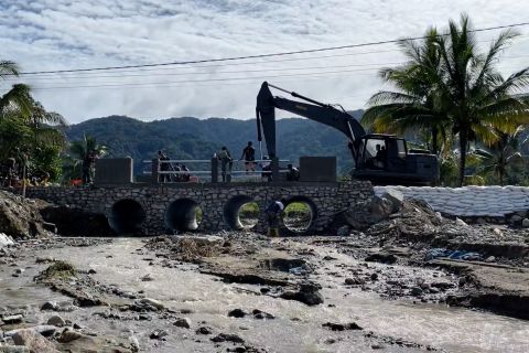 TNI kebut pembangunan jembatan aramco di sekitar Danau Maninjau