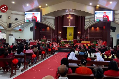 Warga Tionghoa di Kupang, NTT rayakan Imlek dengan Misa Syukur