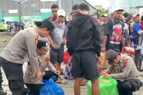 Polresta Ambon berhasil amankan 6 ton miras ilegal di pelabuhan