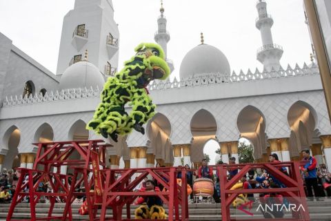 Semarak toleransi, barongsai meriahkan Ramadhan di Masjid Sheikh Zayed