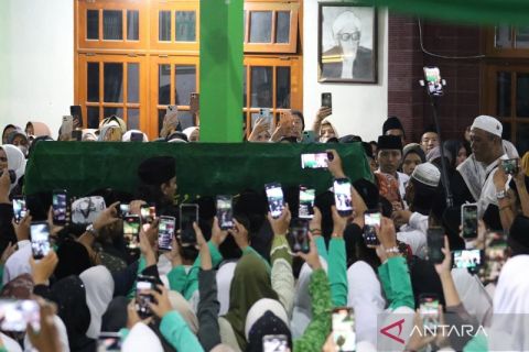 Ratusan pelayat iringi kedatangan jenazah Ketua KPAI di Jombang