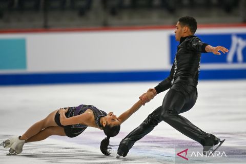 Melihat liukan peseluncur indah dunia dalam ISU Figure Skating Junior World Championships