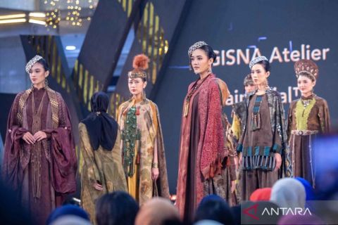 Peragaan busana Swarna Citta di Yogyakarta