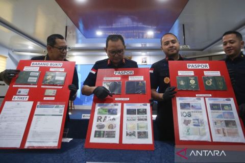 Imigrasi ungkap kasus WNA gunakan paspor palsu