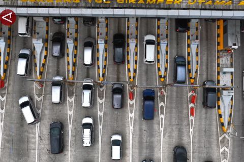 120 ribu kendaraan diproyeksi lintasi GT Cikatama di puncak arus balik