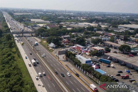 Pada H-7 Idul Fitri 1447 H, arus lalu lintas di Tol Jakarta-Cikampek mulai meningkat