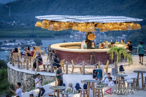 Eid homecoming meets coastal tourism on Java&rsquo;s South Coast