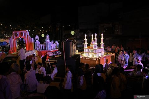 Beginilah suasana haru dan meriah warnai takbir keliling di Kota Tua Ampenan Mataram