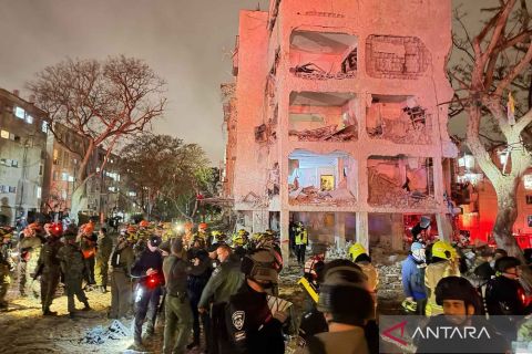 Sedikitnya 64 orang terluka akibat serangan rudal Iran di kota Arad Israel