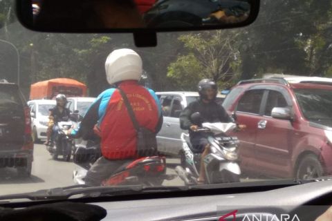 Longsor di Maros picu kemacetan lalulintas hingga 2 km