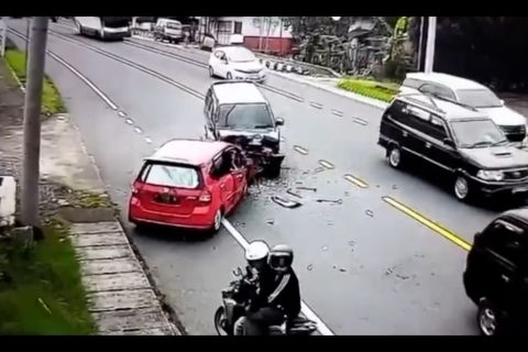 Kecelakaan adu banteng di Temanggung terekam CCTV, satu korban tewas