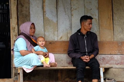 Warga di Gayo Lues bangun rumah dari material sisa bencana