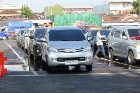 Antrean truk mengular, ASDP prioritaskan pemudik di Pelabuhan Ketapang