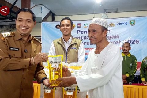 Bulog Madiun salurkan bantuan pangan bagi 14 ribu KPM