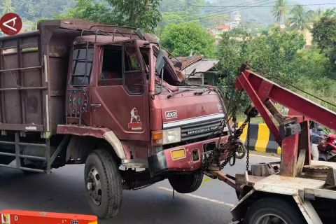 Kecelakaan truk di Nagreg tewaskan satu orang