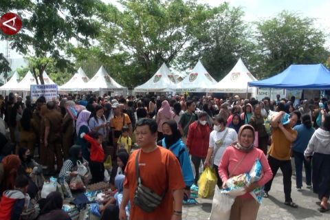 Warga Palangka Raya serbu pangan murah jelang Lebaran