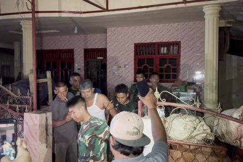 Banjir kembali terjadi di Hutanabolon, Satgas TNI evakuasi warga