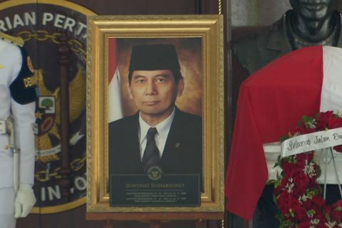 Jenazah mantan Menhan Juwono Sudarsono disemayamkan di Kemhan