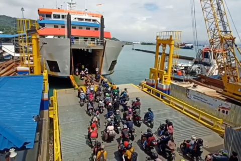 Komisi VII DPR usul pemudik motor kembali menyeberang di Merak