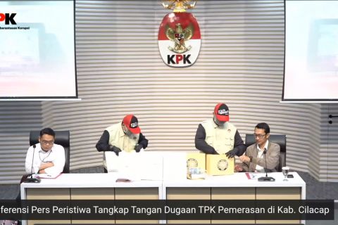 KPK ungkap Bupati Cilacap peras satker Rp75-100 juta untuk THR
